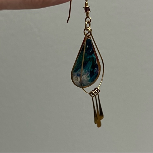 Artisan Gold Tone Tear Drop Dangle Earrings - Picture 11 of 12